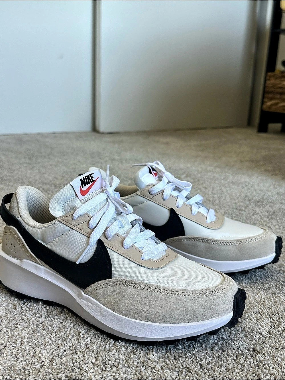 Nike Daybreak Sneakers in White & Black US 9.5
